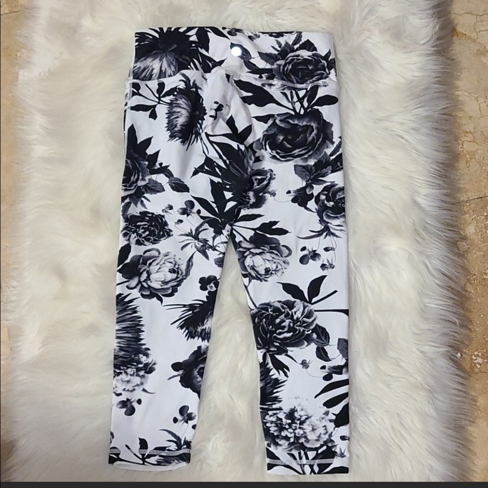 Lululemon  floral capri paisley